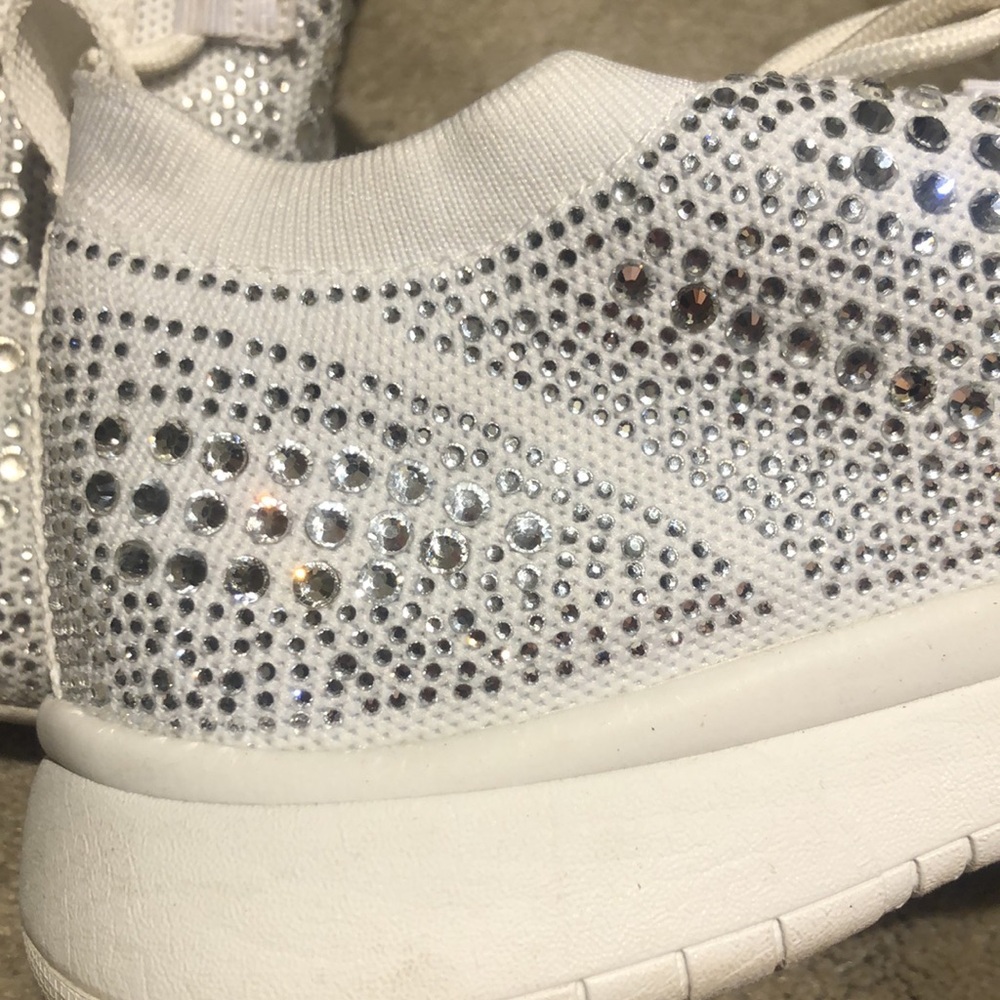 Blondo waterproof sparkly sequin sneakers. Slip on. very comfy. Size 8M - Picture 3 of 7